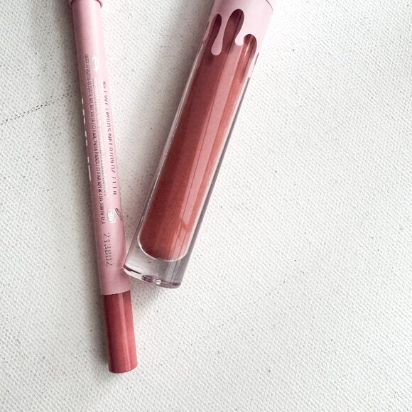 Kylie Jenner Lip Kit Matte Liquid Lipstick and Liner 301 Angel - Picture 4 of 4